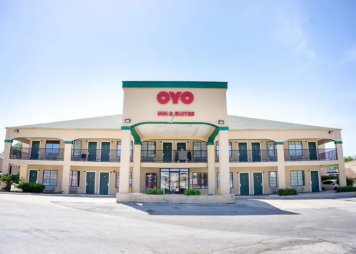 Hotel near College: Oyo Inn & Suites Medical Center San Antonio