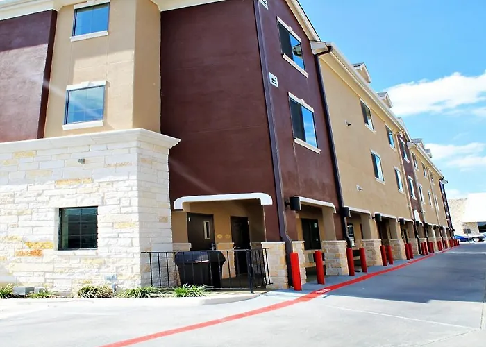 Central hotel: Cityview Inn & Suites Downtown /Rivercenter Area